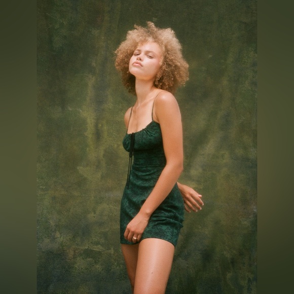 Réalisation Par The Inez Dress in Dazed Noir - Picture 4 of 12